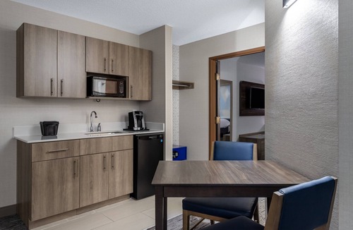 White Bear Lake Hotel | Holiday Inn Express & Suites Vadnais Heights by IHG