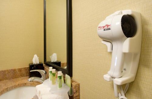 Waldorf Hotel | Holiday Inn Express - Waldorf by IHG