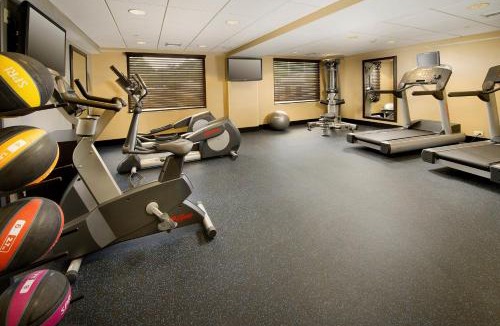 Waldorf Hotel | Holiday Inn Express - Waldorf by IHG