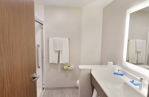 White Marsh Hotel | Holiday Inn Express White Marsh by IHG