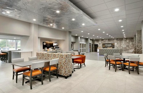 Williamsburg Hotel | Holiday Inn Express - Williamsburg Busch Gardens Area by IHG