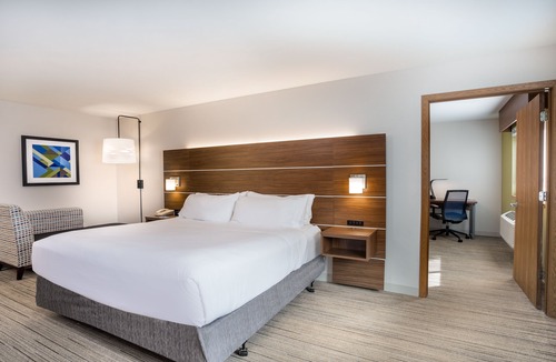 Lake Delton Hotel | Holiday Inn Express Wisconsin Dells by IHG