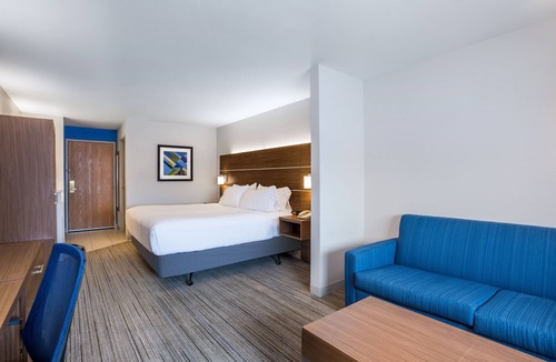 Lake Delton Hotel | Holiday Inn Express Wisconsin Dells by IHG