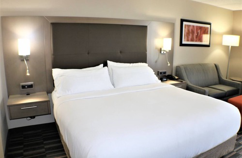 Woodstock Hotel | Holiday Inn Express Woodstock-Shenandoah Valley by IHG