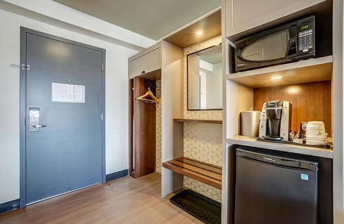 District Saint - Raymond - Vanier Hotel | Holiday Inn Gatineau - Ottawa by IHG