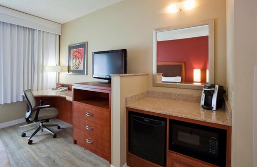 Maple Grove Hotel | Holiday Inn Hotel & Suites Maple Grove Northwest Minneapolis-Arbor Lakes by IHG