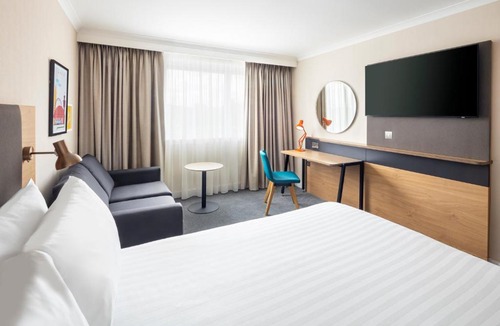 Hookwood Hotel | Holiday Inn London - Gatwick Airport by IHG