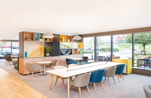 Luton Hotel | Holiday Inn London Luton Airport by IHG