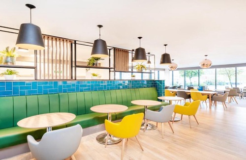 Luton Hotel | Holiday Inn London Luton Airport by IHG