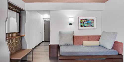 Roanoke Hotel | Holiday Inn Roanoke Airport - Conference CTR by IHG