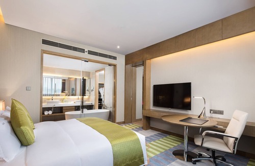 Wujiang District Hotel | Holiday Inn Shaoguan Downtown by IHG