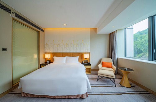Wujiang District Hotel | Holiday Inn Shaoguan Downtown by IHG