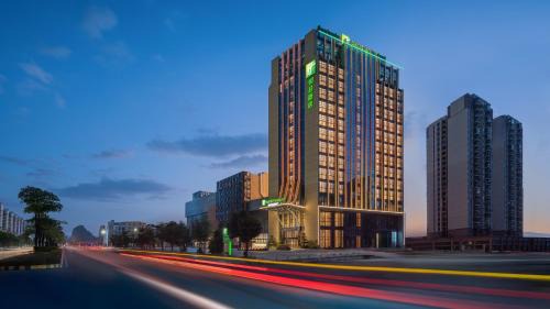Qujiang District Hotel | Holiday Inn Shaoguan Shaozhou City by IHG