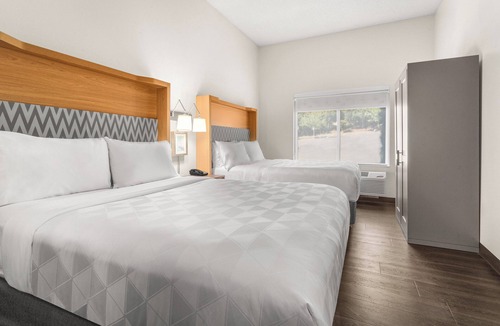 Bothell Hotel | Holiday Inn & Suites Bothell by IHG