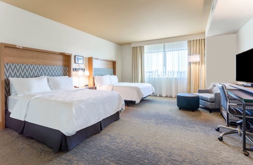 Cedar Falls Hotel | Holiday Inn & Suites Cedar Falls - Waterloo Event Ctr by IHG