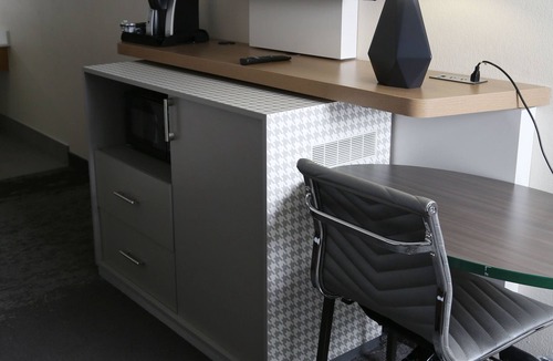 Skokie Hotel | Holiday Inn & Suites Chicago North Shore (Skokie) by IHG