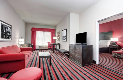 Lafayette Hotel | Holiday Inn & Suites Lafayette North by IHG