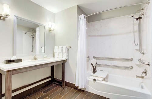 Lafayette Hotel | Holiday Inn & Suites Lafayette North by IHG