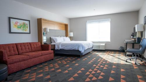Drexel Hill Hotel | Holiday Inn & Suites Philadelphia W - Drexel Hill by IHG