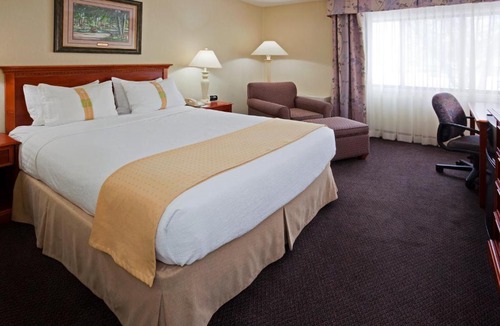 St. Cloud Hotel | Holiday Inn & Suites St. Cloud by IHG