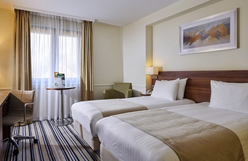 Taunton Hotel | Holiday Inn Taunton by IHG