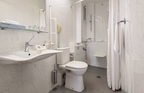 Vardaris Hotel | Holiday Inn Thessaloniki by IHG