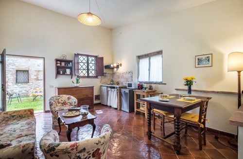 Ponte di Gabbiano House | Holiday Home "Limonaia" with Shared Pool, Communal Garden and Wi-Fi