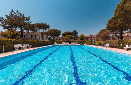 Porto Santa Margherita House | Holiday home in the village with swimming pool and tennis court near the sea