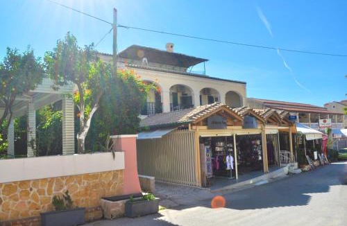 Agios Gordios Apartment | Holiday Studio Apartments Yannis on Agios Gordios beach in Corfu