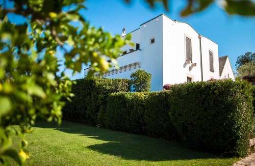 Putignano Villa | holiday vacation large villa rental italy, apulia, puglia, near bari, pool, wi-fi, air conditioning, luxury, short term