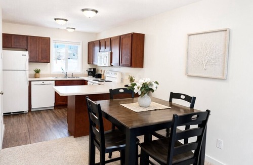 Holiday Hills Villa | Holiday Village Townhomes– Your All-Season Retreat