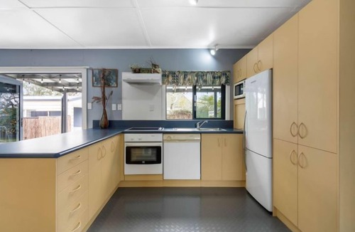 Whangamata House | Holidays on Hampton - Whangamata