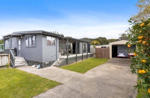 Whangamata House | Holidays on Hampton - Whangamata