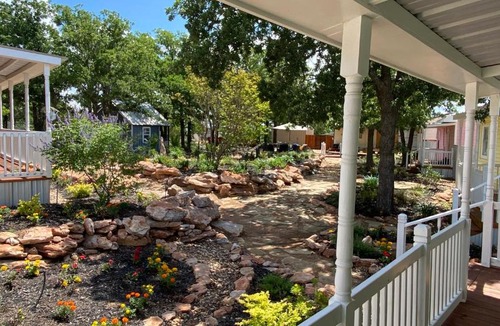 Bowie House | Holliday Hideaway