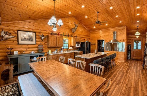 Roach House | Hollow Tree Lodge with Game Room