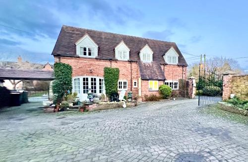 Muxton House | Holly Cottage