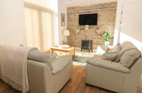 Hollow Meadows House | Holly Cottage