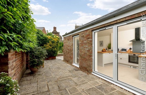 Sibford Gower Cottage | HOLLY COTTAGE (MIDDLE TYSOE), pet friendly, with open fire in Tysoe