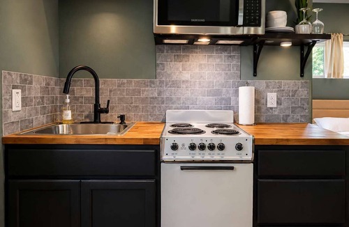 Holly Apartment | Holly Studio walkable to Downtown, bars, SXSW
