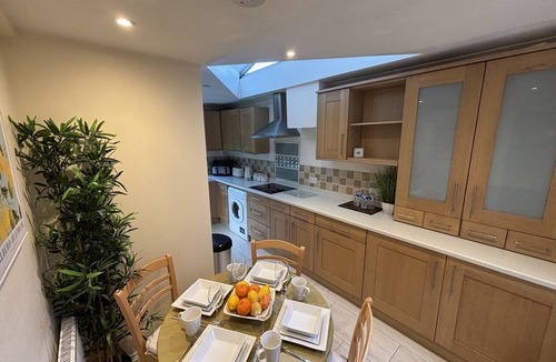 Crawley Apartment | Hollybrake Garden Gatwick