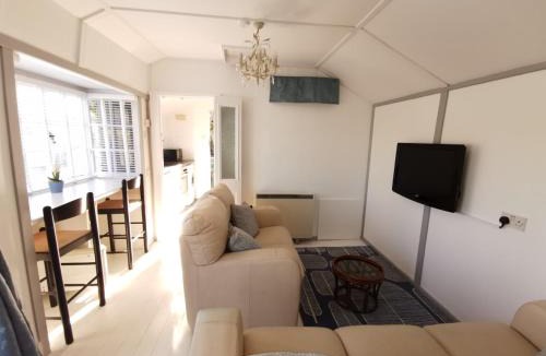 Whitstable House | HOLLYDENE LODGE