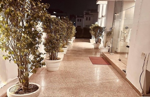DLF Phase 3 House | Hollyhocks Residency