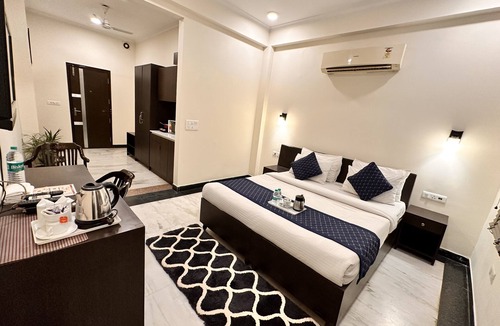 DLF Phase 3 House | Hollyhocks Residency