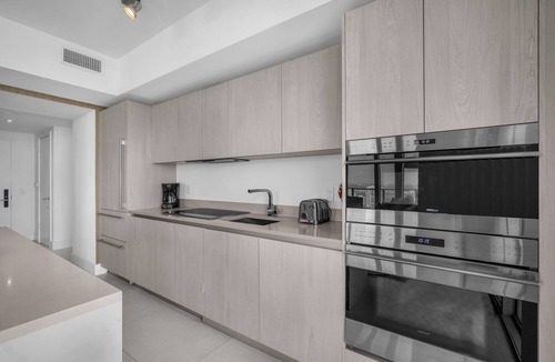 Hollywood South Central Beach Condo | Hollywood Beachfront 2 BR Retreat .Ocean Views, Pool & Beach Service
