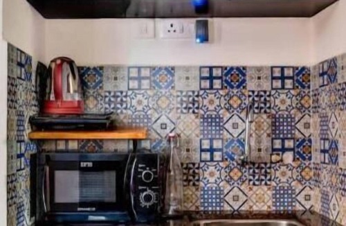 Sinquerim Apartment | Hollywood Studio Free OTT 1KM to Beach Pool