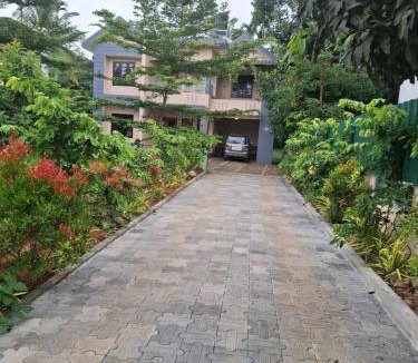 Sulthan Bathery Villa | HOLLYWOOD Villa