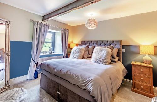 Fourstones Near Bentham House | Holme House