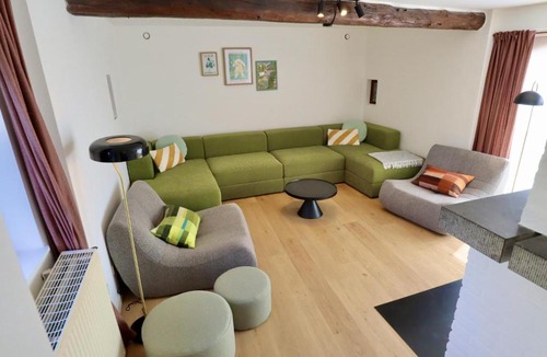 Palenge House | Holy Gite 10