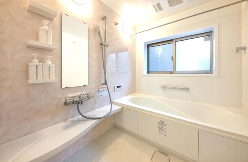 Nakano House | Holy Town