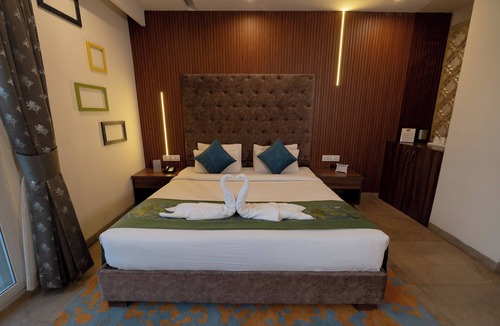Rishikesh Hotel | HOLYWATER Hotel by Ganga Kinare (150 mts from Ganga Ghat)
